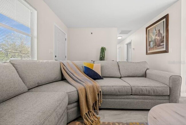 Building Photo - 2715 Lee St