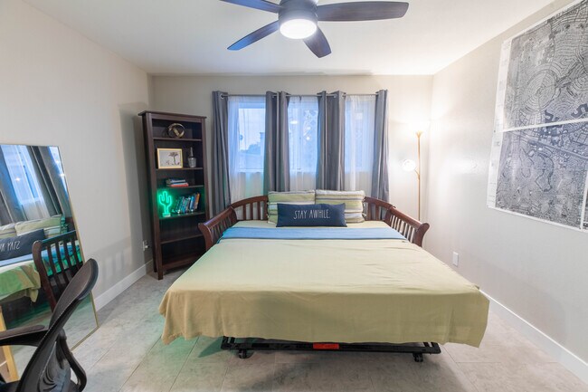 Building Photo - 2812 S Mill Ave