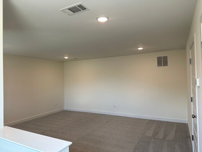 Building Photo - 5661 Pleasant Pk Pl