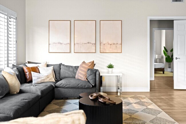 Building Photo - 5604 E Beverly Ln