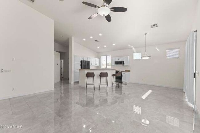 Building Photo - 3940 E Minton St