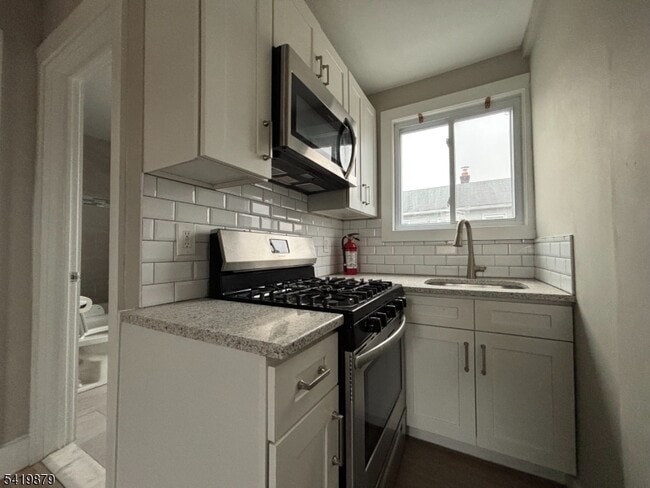 Building Photo - 355 River Dr