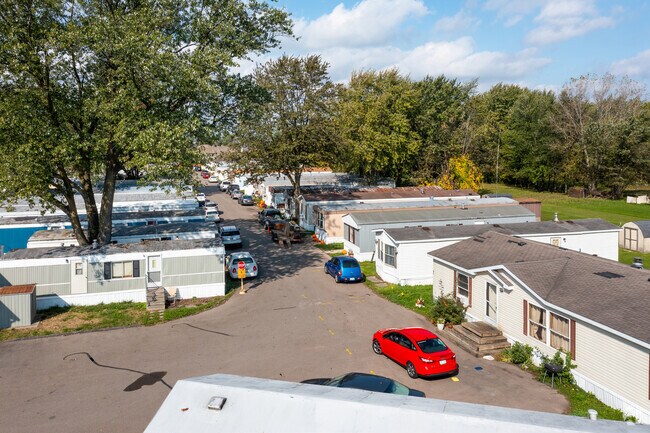 Building Photo - Sunny South Villa