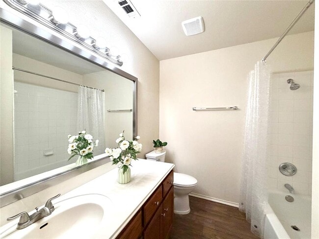 Building Photo - 2325 Clover Ridge Dr