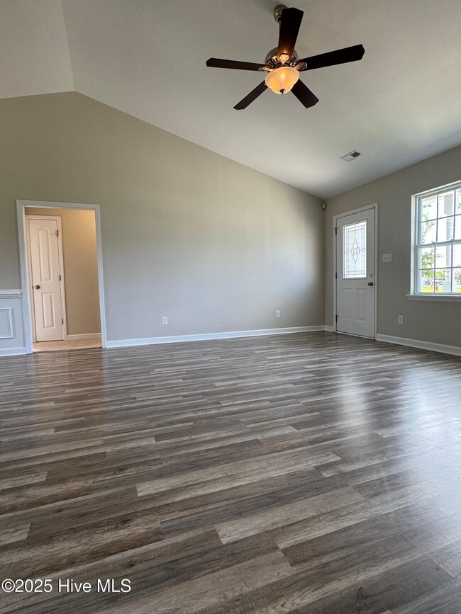 Building Photo - 410 Bristol Ln