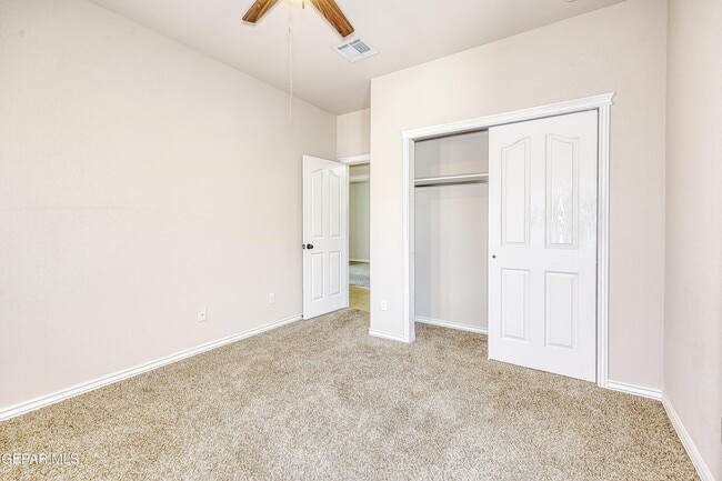 Building Photo - 5601 Valley Maple Dr