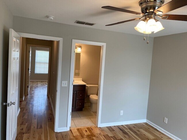 Building Photo - Coming soon! Great location
