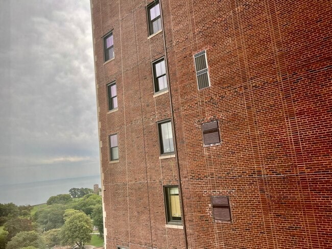 Building Photo - 3950 N Lake Shore Dr