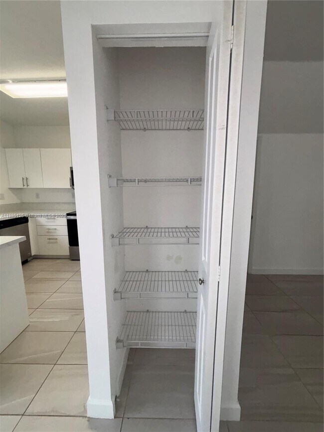 Building Photo - 1238 NW 4th Ln