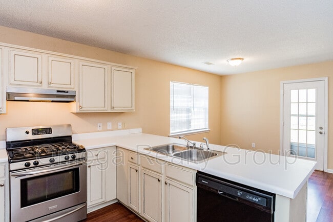 Building Photo - 118 Cedar Bend Dr