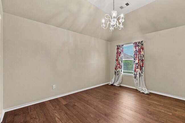 Building Photo - 5526 Walnut Glen Ln
