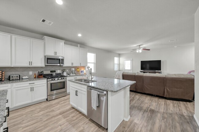 Building Photo - 2315 Strong Horse Dr