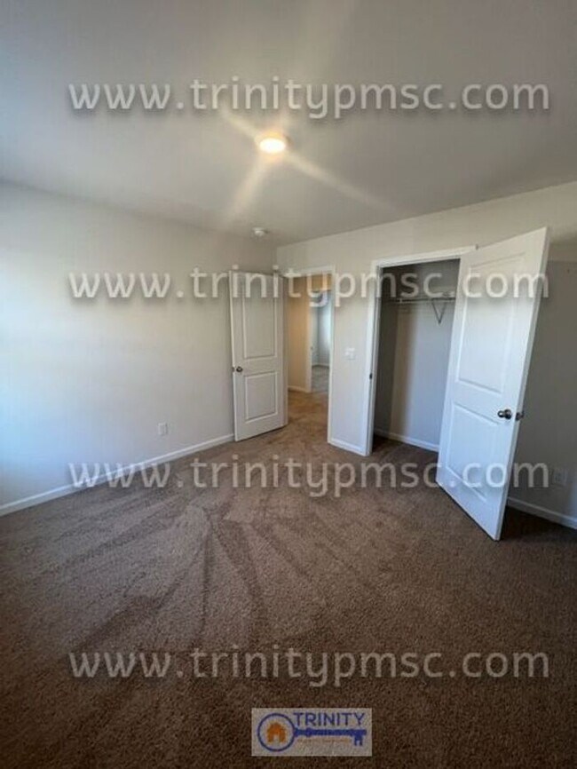 Building Photo - LOOK AT THIS BEAUTY!