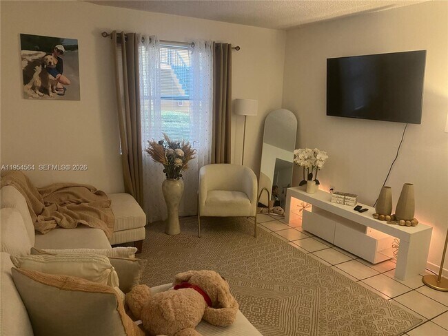 Building Photo - 526 NW 114th Ave