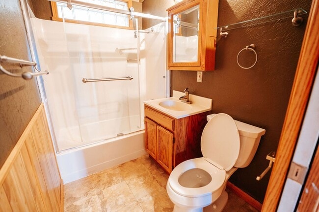 Building Photo - Single Family Home in Mckinleyville!
