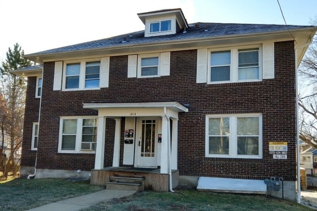 9 bedroom House with 5 apartments next to Mu Campus - 1414 Wilson Ave
