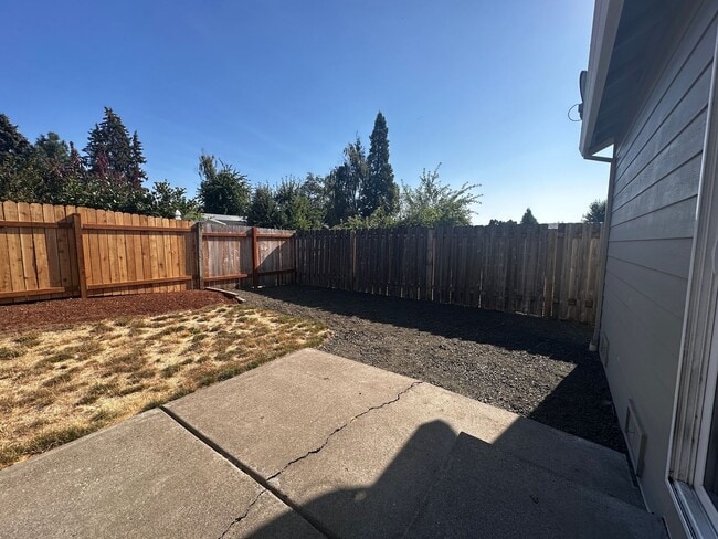 Building Photo - 3 Bedroom 2 Bath Single Family House
