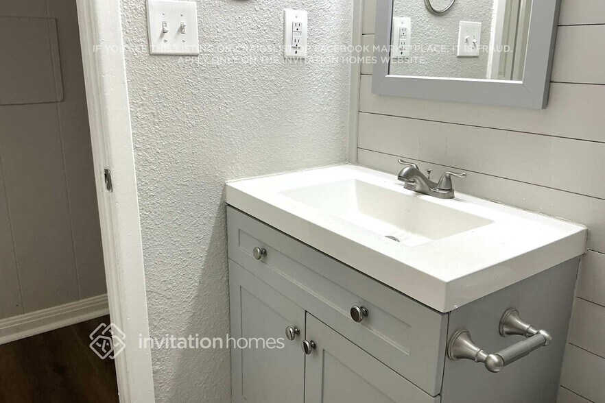 Building Photo - 606 College Mound Rd