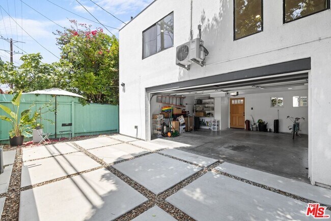 Building Photo - 3170 Glenmanor Pl