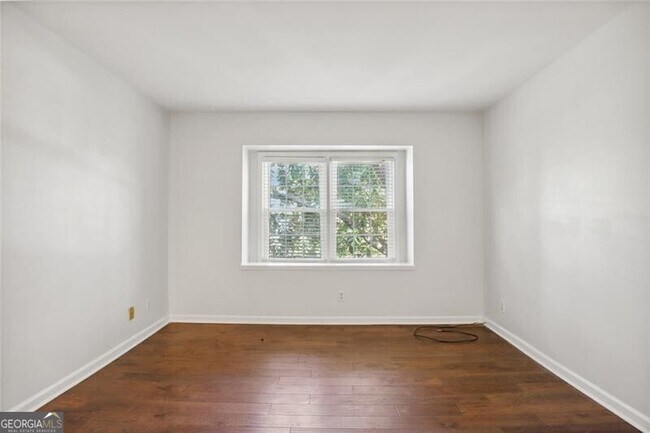 Building Photo - 75 Montre Square NW