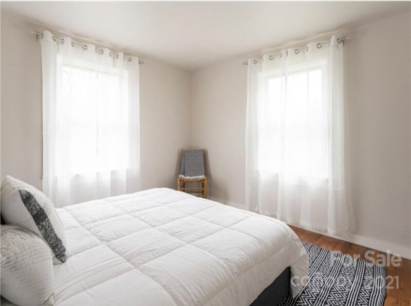 Building Photo - 334 N Main St