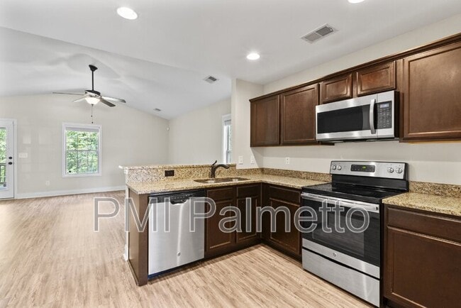 Building Photo - 634 Pine Lilly Dr