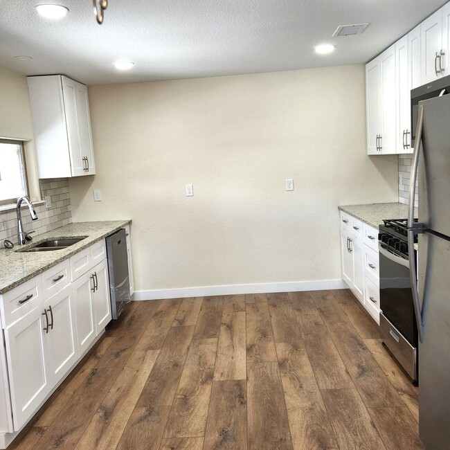 Building Photo - 2 BEDROOM 1 BATH LUXURY INSIDE 2 CAR GARAG...