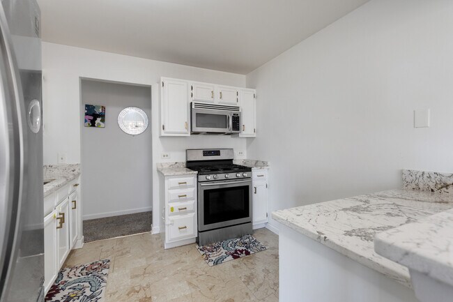 Building Photo - 204 Dublin Ln