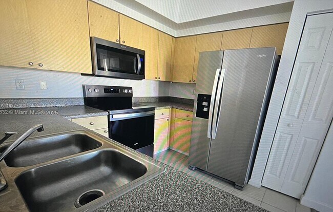 Building Photo - 2200 E Preserve Way