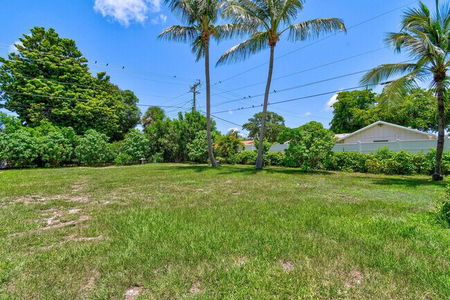 Building Photo - 824 Prosperity Farms Rd