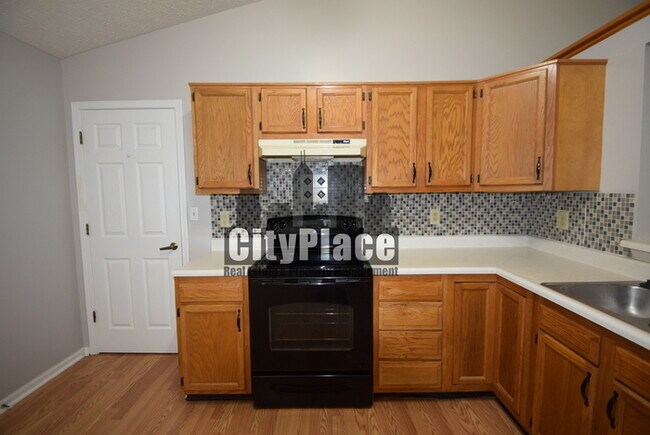Building Photo - 525 E Pine Ridge Dr