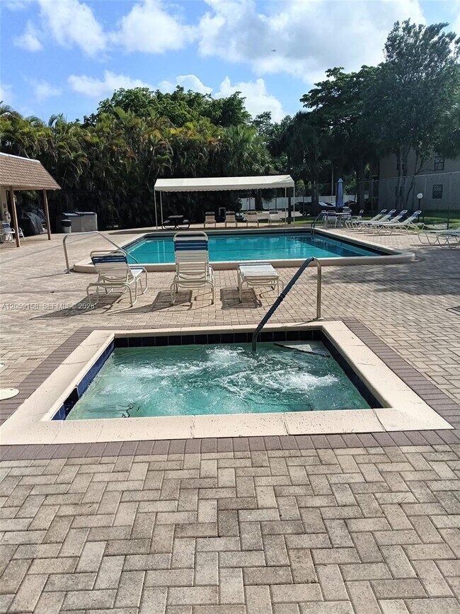 Building Photo - 6090 N Sabal Palm Blvd