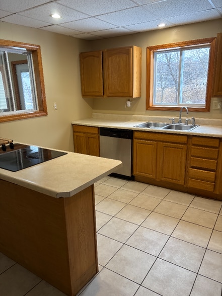 Building Photo - 244 E Broadway