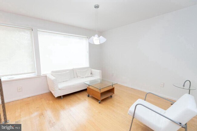Building Photo - 1735 Naudain St