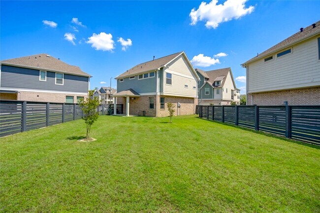 Building Photo - 18815 River Overlook Ct