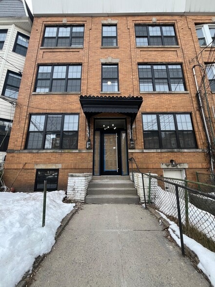 Building Photo - 95 Bostwick Ave