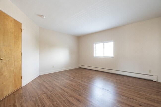 Building Photo - 146 Willow St