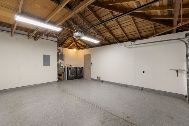 Building Photo - Luxurious Remodeled 2 Bedroom 2 Bath Home in Desirable Almaden Community!