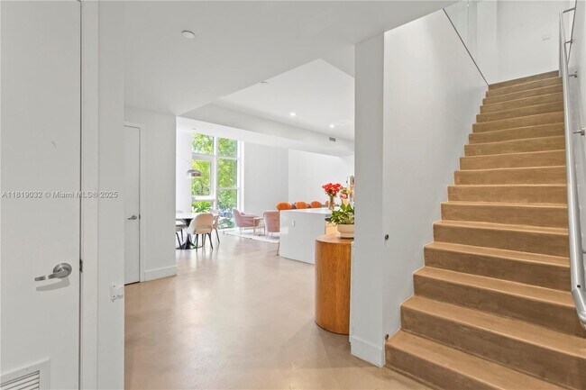 Building Photo - 455 NE 39th St