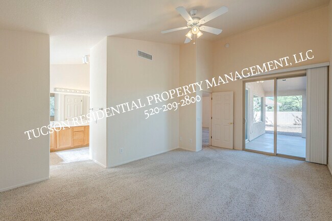 Building Photo - 11174 N Sand Pointe Dr