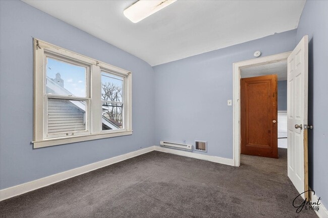 Building Photo - $1550 4 bedroom