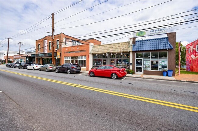 Building Photo - 554 Oak Dr