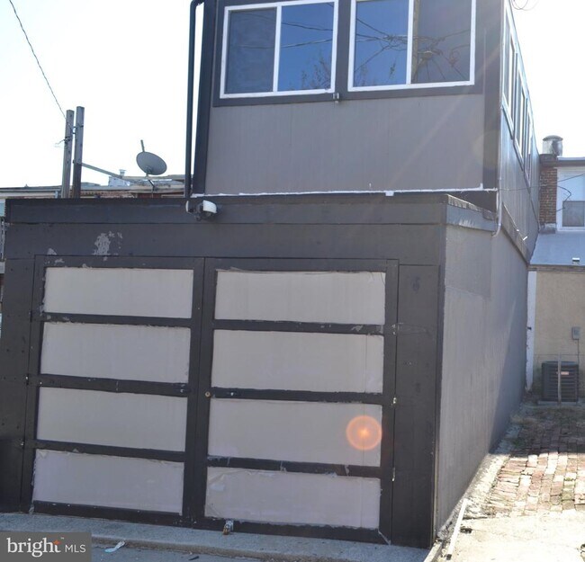 Building Photo - 1226 W Cross St