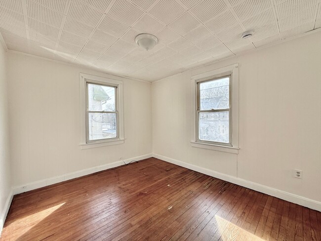 Building Photo - FOR RENT- Spacious 4 Bedroom 2 Bath Home in Penns Grove $2000