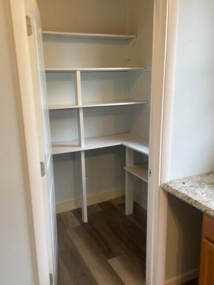 Building Photo - 1736 Lincoln Ave