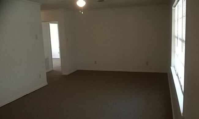 Building Photo - 3914 Lillian St