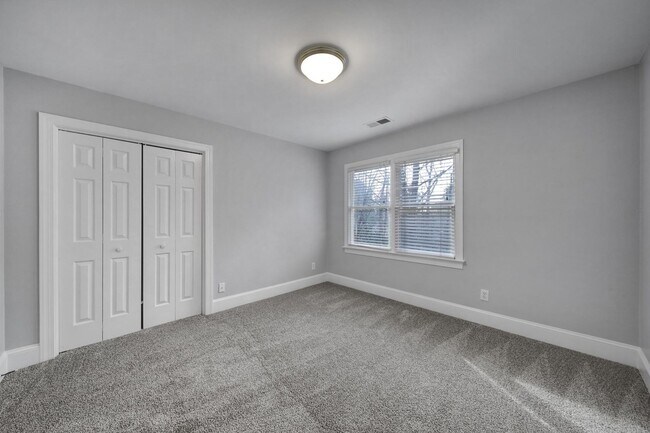 Building Photo - Spacious Four Bedroom Home!