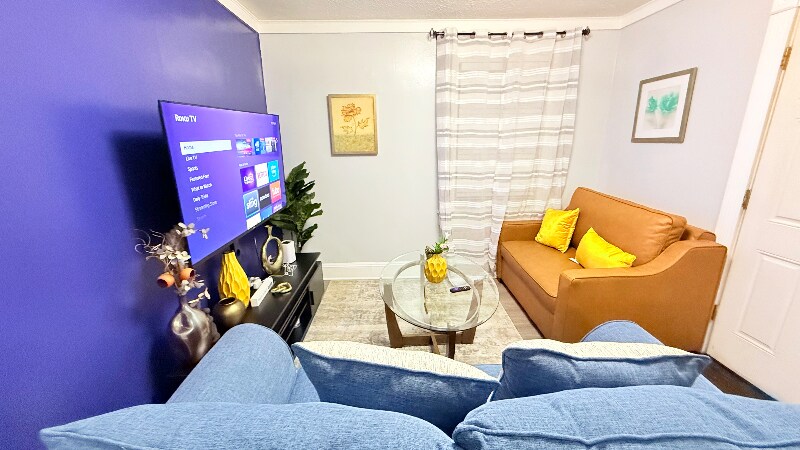 Building Photo - 141 Middle Tpke E