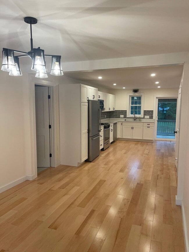 Building Photo - 3 Bedroom Home in Colchester VT Available 7/1!