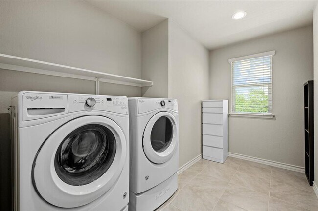 Building Photo - 5402 Golden Canary Ln